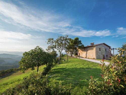 Spacious Mansion In Sant'angelo In Vado With Pool