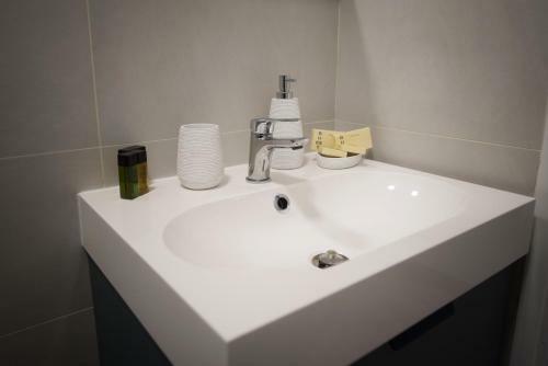 Hostal 6th Land - Rent Rooms Affittacamere
