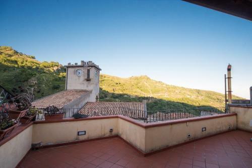 The Clock Houses Borgo Gallodoro