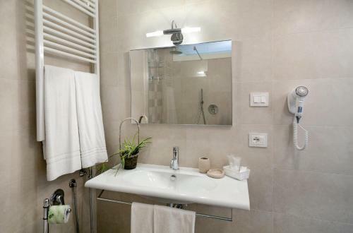 Hostal Tenuta Lamborghini Golf & Resort