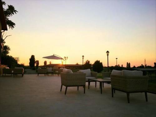 Hostal Tenuta Lamborghini Golf & Resort