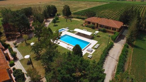 Hostal Tenuta Lamborghini Golf & Resort
