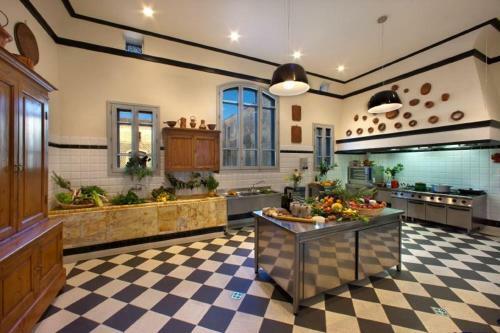 Ponte A Bozzone Villa Sleeps 25 Air Con