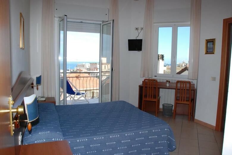 Hotel Tritone