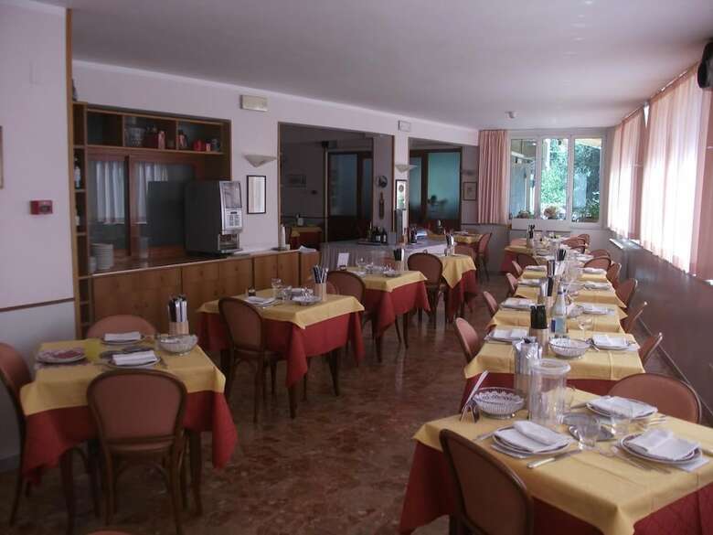 Hotel Tritone
