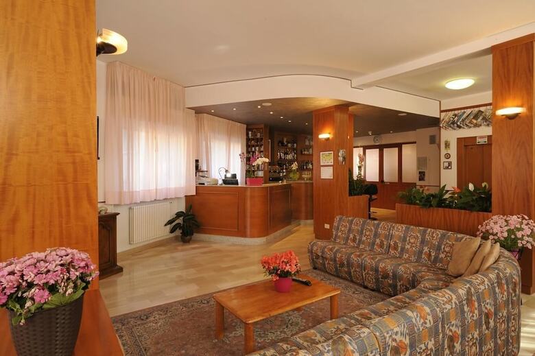 Hotel Tritone