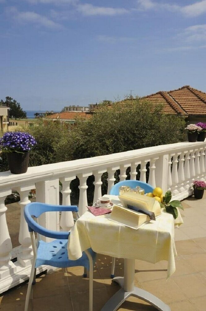 Hotel Tritone