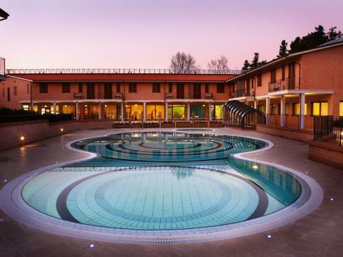 Morden Apartment In Sarnano With Pool