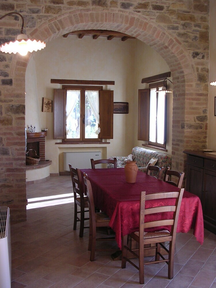 La Fonte Di Montebuono