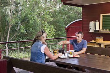 Glass House Mountains Ecolodge