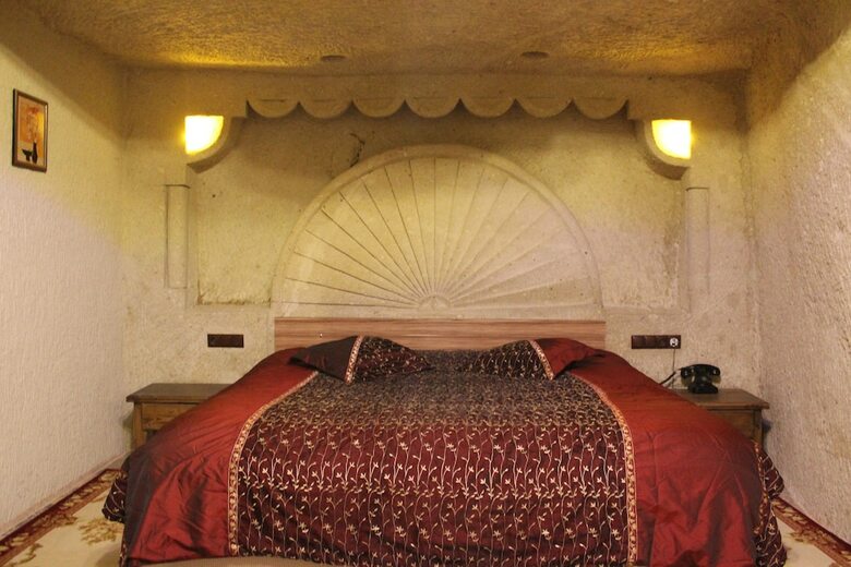 Dilek Tepesi Cave Hotel