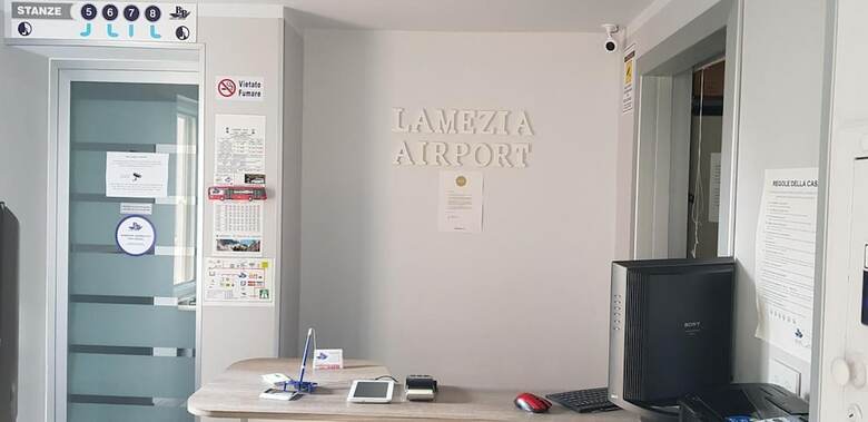 Hostal B&B Lamezia Airport