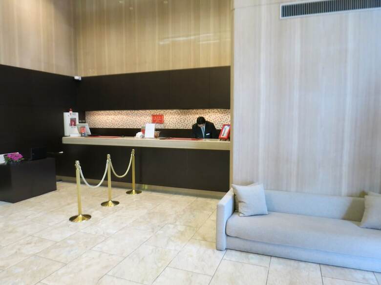 Hamilton Hotel -red-