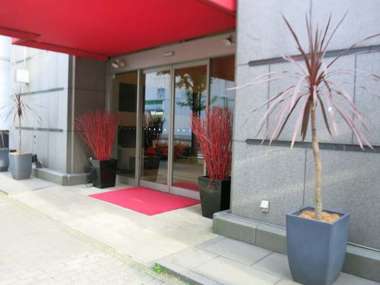 Hamilton Hotel -red-