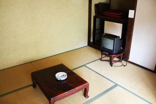 Yoshitsune Yukarinoyu Ubanoyu
