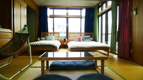 Hostal Songbird House