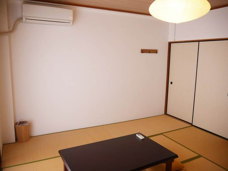 Hostal J-hoppers Lake Biwa Guesthouse