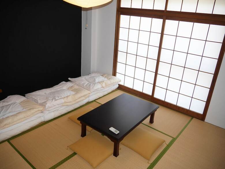 Hostal J-hoppers Lake Biwa Guesthouse