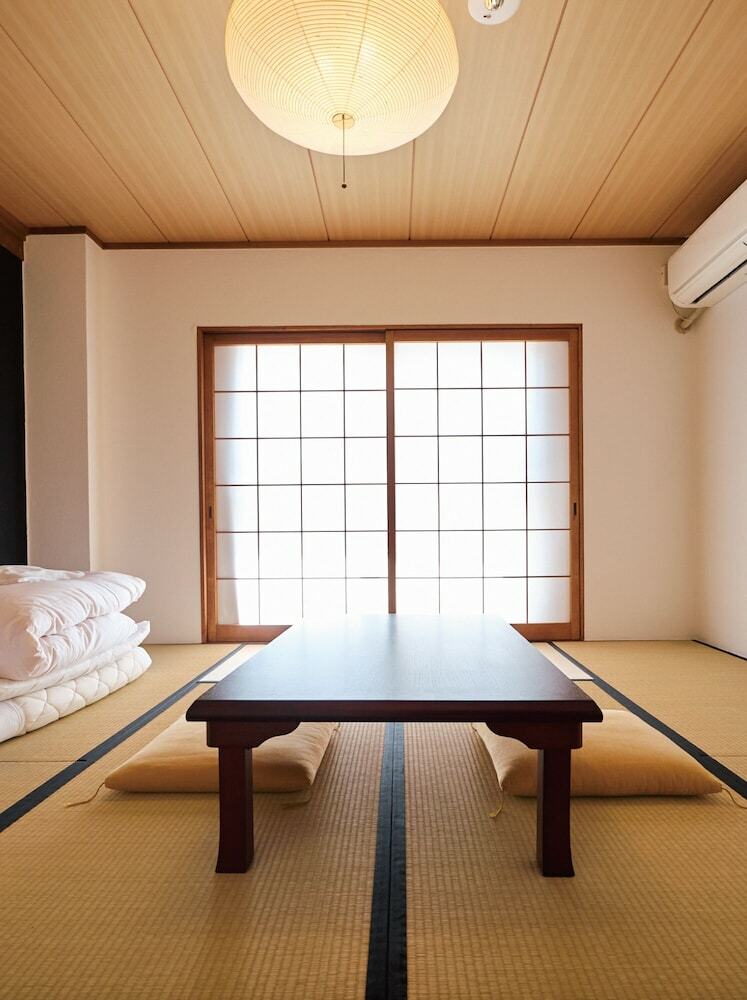 Hostal J-hoppers Lake Biwa Guesthouse