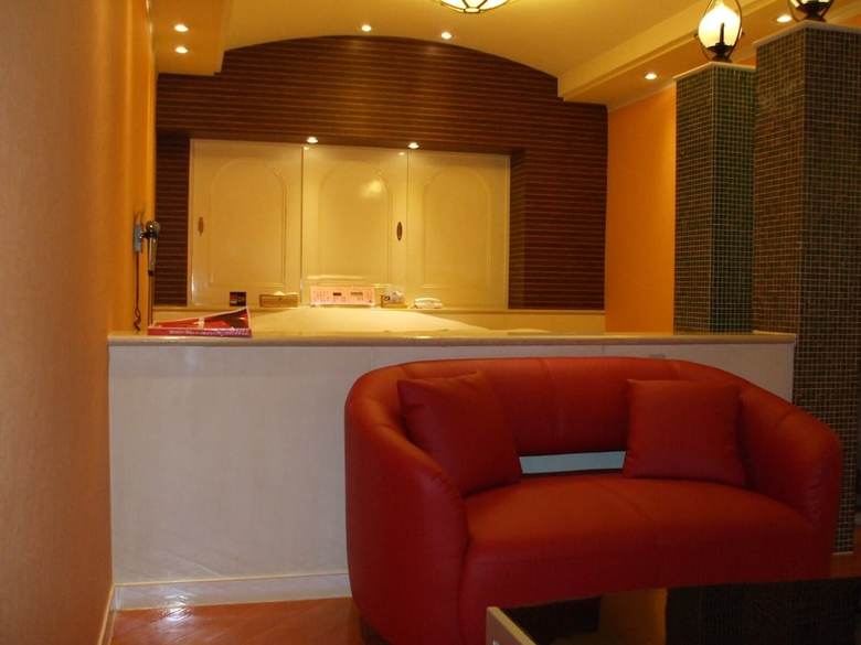 Hotel Large (Adult Only)