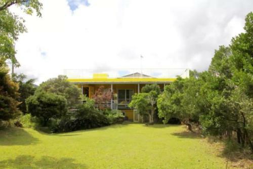 Pension Yellow House