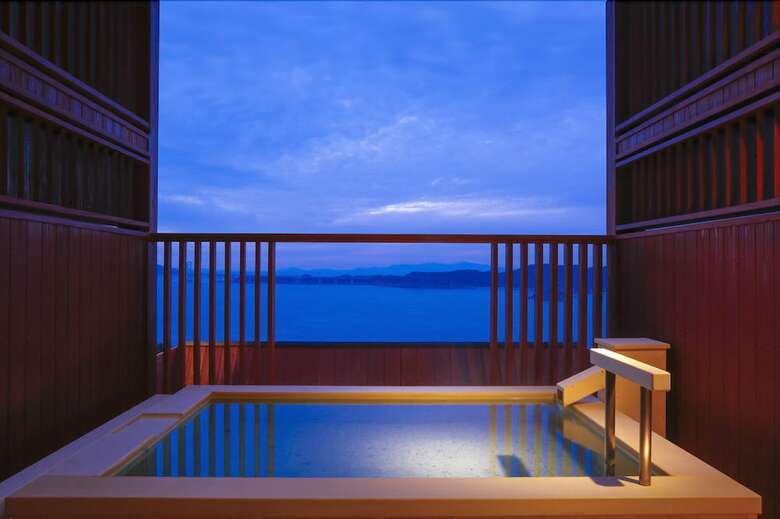 Hotel Plaza Awajishima