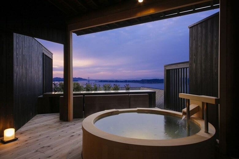 Hotel Plaza Awajishima
