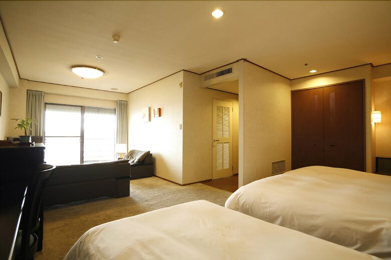 Hotel Plaza Awajishima