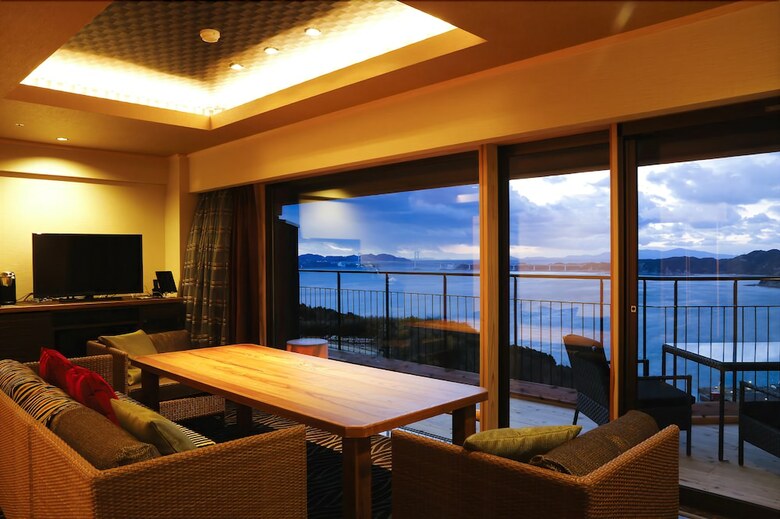 Hotel Plaza Awajishima