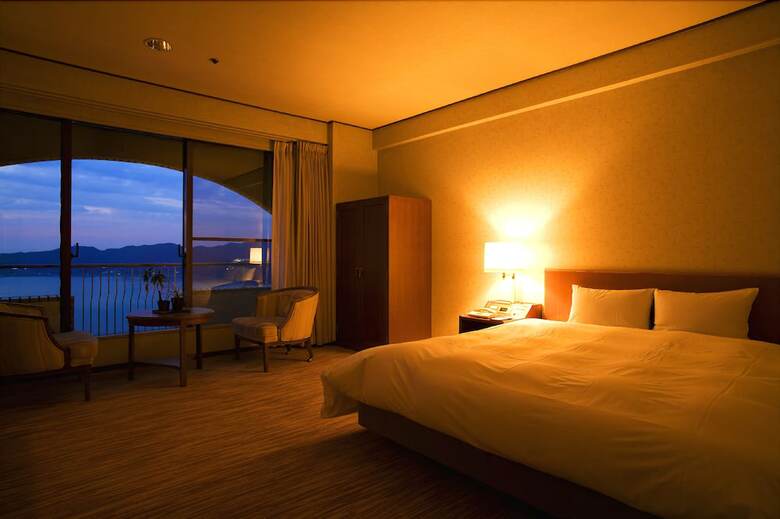 Hotel Plaza Awajishima