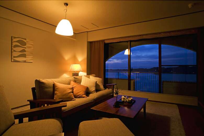 Hotel Plaza Awajishima