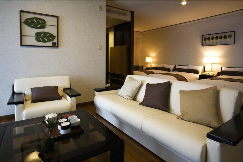 Hotel Plaza Awajishima
