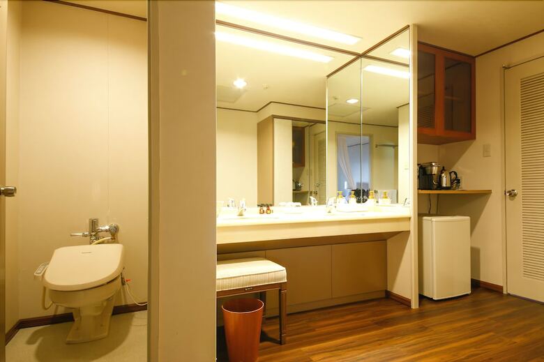 Hotel Plaza Awajishima