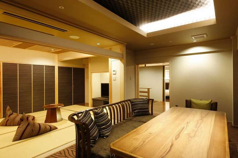 Hotel Plaza Awajishima