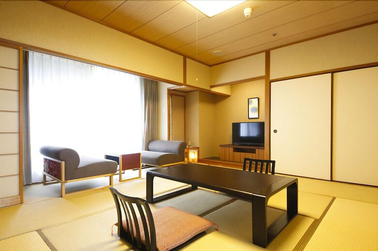 Hotel Plaza Awajishima