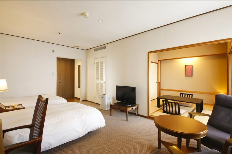 Hotel Plaza Awajishima