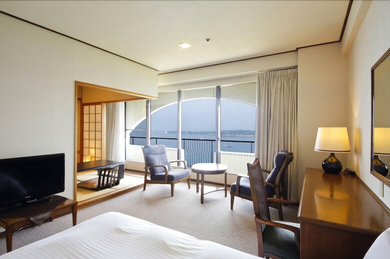 Hotel Plaza Awajishima