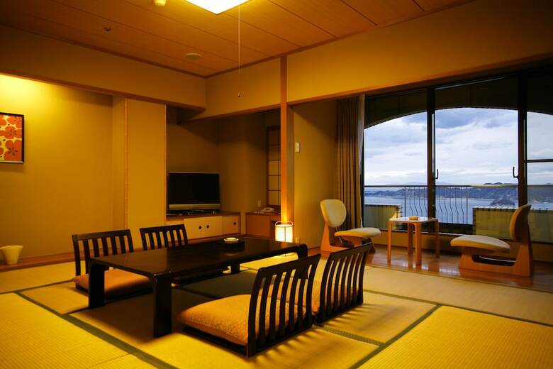 Hotel Plaza Awajishima