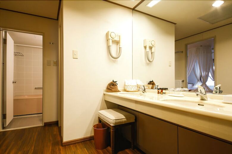 Hotel Plaza Awajishima