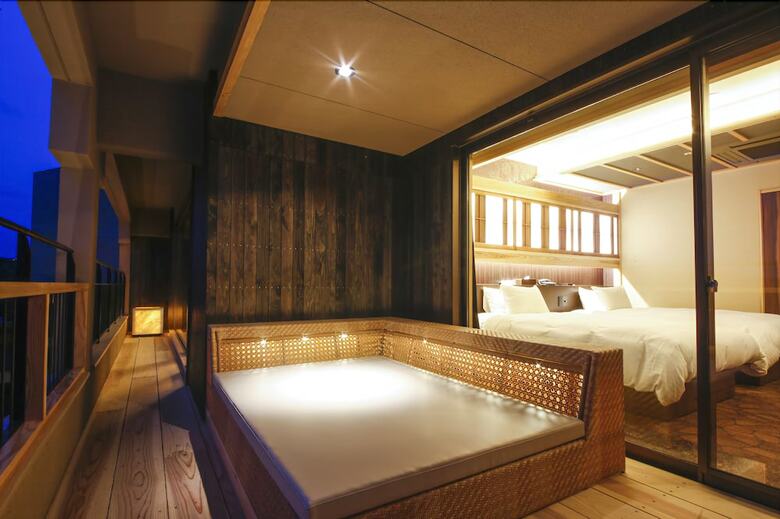 Hotel Plaza Awajishima