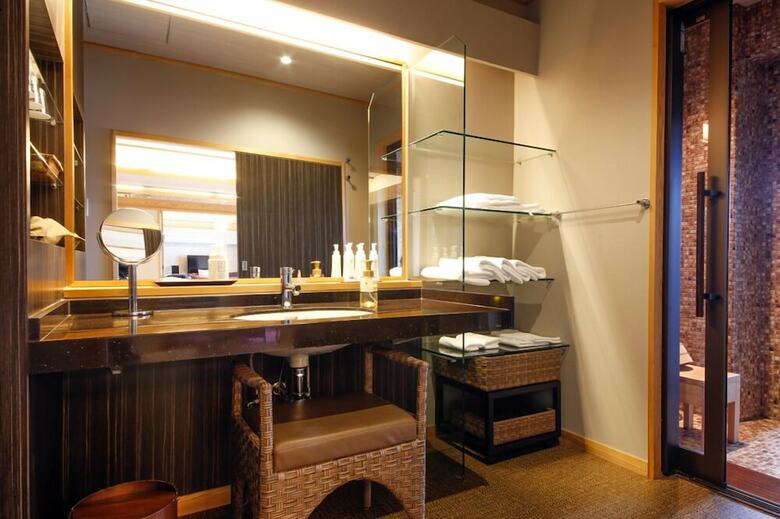 Hotel Plaza Awajishima