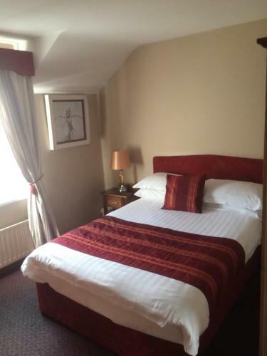 Careys Viking House Hotel