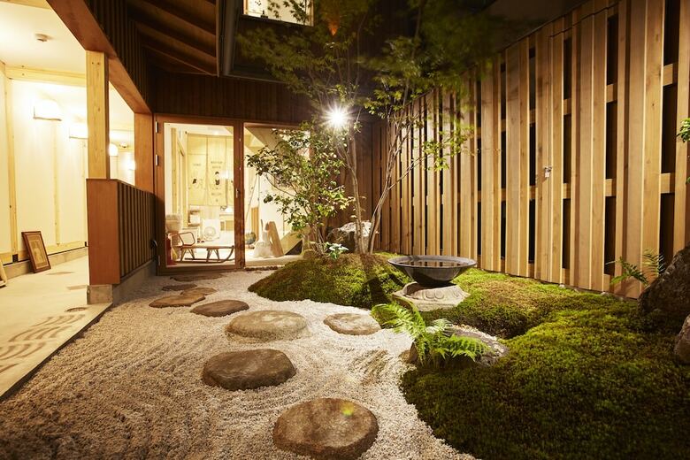 Hostal Utsuwa Designed Hostel