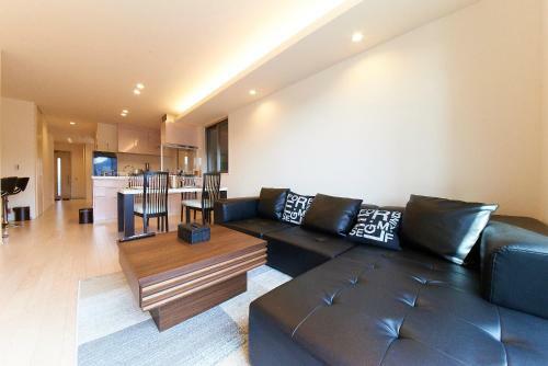 Villa Kyoto River Side Modern House