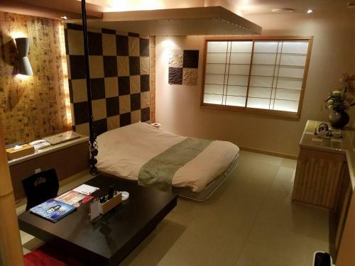 Hotel Y (Adult Only)