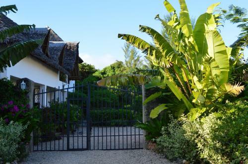 Coast Sun Gardens Cottage
