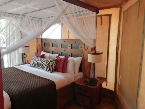 Emayian Luxury Camp