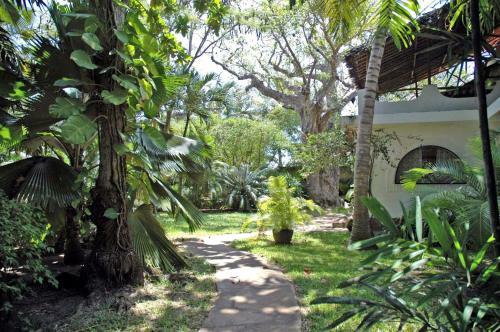 Shambani Cottages