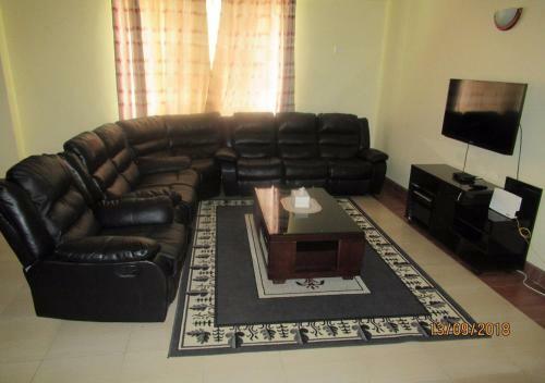 Lakeview Lux Apartment