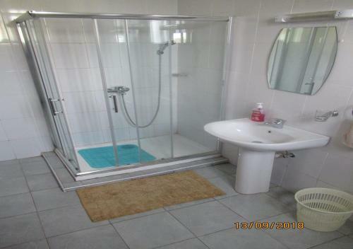 Lakeview Lux Apartment